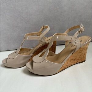 GUESS Nude Platform Sandals EUC Tan Patent Leather Cork Wedge Heeled
